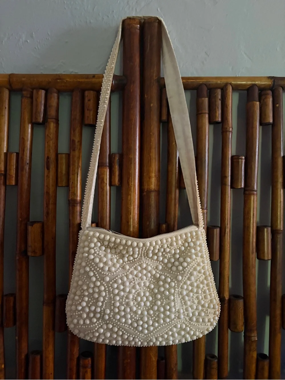 VINTAGE IVORY BEADED SHOULDER STRAP PURSE
